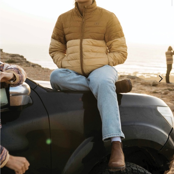 NWT Billabong Tan Puffer Jacket Medium - Picture 2 of 8